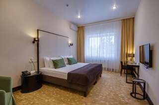 Отель  Garden Hotel & Spa  Чебоксары Улучшенный номер с кроватью размера king-size-1