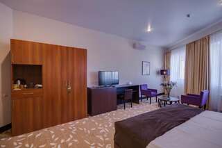 Отель  Garden Hotel & Spa  Чебоксары  Номер Делюкс с кроватью размера king-size-3