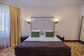 Отель  Garden Hotel & Spa  Чебоксары  Номер Делюкс с кроватью размера king-size-5
