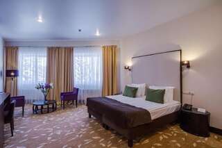Отель  Garden Hotel & Spa  Чебоксары  Номер Делюкс с кроватью размера king-size-1