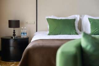 Отель  Garden Hotel & Spa  Чебоксары Люкс с кроватью размера king-size и террасой-6