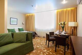 Отель  Garden Hotel & Spa  Чебоксары Семейный люкс с 2 двуспальными кроватями-4