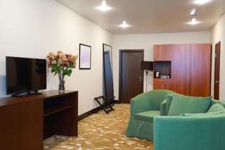Отель  Garden Hotel & Spa  Чебоксары Семейный люкс с 2 двуспальными кроватями-2